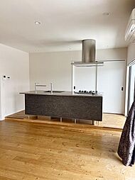 右京区梅津高畝町貸家 4SLDKのリビング/ダイニング