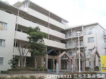 ■京福嵐山本線「帷子ノ辻」駅まで徒歩6分、JR山陰本線「太秦」駅まで徒歩9分の距離です■スーパー・コンビニ・薬局・郵便局・病院が徒歩10分圏内にある交通・買物・生活に便利な立地です