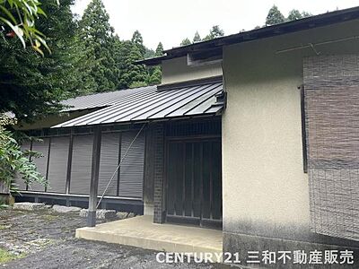 外観：■京都バス「教会前」停徒歩1分の距離です