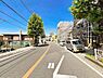 その他：【Frontal road】  広い前面道路で車庫入れが楽ですね。