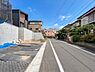 その他：～Frontal road～  前面道路は閑静な住宅地をはしる車通りの少ない道路。ゆとりのある住宅地で部屋の窓を開けるとそこには心地よい風が通りぬけます。