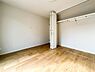 室内：～Private room～  全居室にはクローゼットを完備！普段使いのお洋服や小物はもちろん、季節物のお洋服などもしっかりと整理整頓おしまい頂けます。