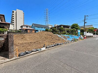 外観:ここから始まる「日常」はご家族にとって大切で貴重な時間。少しでも豊かに、少しでも快適に。そんな想いから生まれた本邸宅は、これから先のお住まいをきっと支えてくれるはずです。 外観:ここから始まる「日常」はご家族にとって大切で貴重な時間。少しでも豊かに、少しでも快適に。そんな想いから生まれた本邸宅は、これから先のお住まいをきっと支えてくれるはずです。