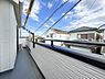 バルコニー：プライベート性が確保されたバルコニー。ワイドな空間にたっぷりの陽光が降り注ぎます。