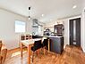 その他：【Kitchen】  機能美とデザイン性を兼ね備えた使い勝手のよいシステムキッチンはリビングとの一体感も考慮され、美しい空間が実現します。