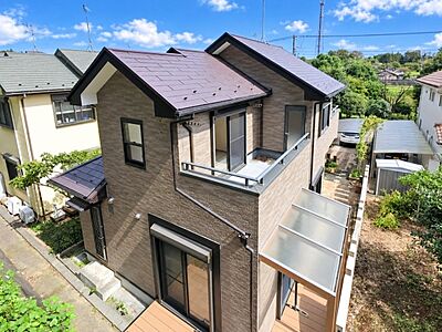 外観:使いやすさもデザインも重視した理想の暮らしをかなえるお家。美しい外観やくつろぎの室内空間にふさわしい「素材」「形」「色彩」を考え、上質感に満ちたお家です。 外観:使いやすさもデザインも重視した理想の暮らしをかなえるお家。美しい外観やくつろぎの室内空間にふさわしい「素材」「形」「色彩」を考え、上質感に満ちたお家です。