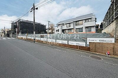 外観：販売現地（2025.1撮影）／東急池上線「御嶽山」駅へ徒歩約4分、利便性と住環境を兼ね備えた好立地！全三区画の建築条件無し土地です。