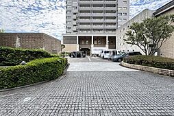 エントランスアプローチ／共用部分の管理も行き届いています。