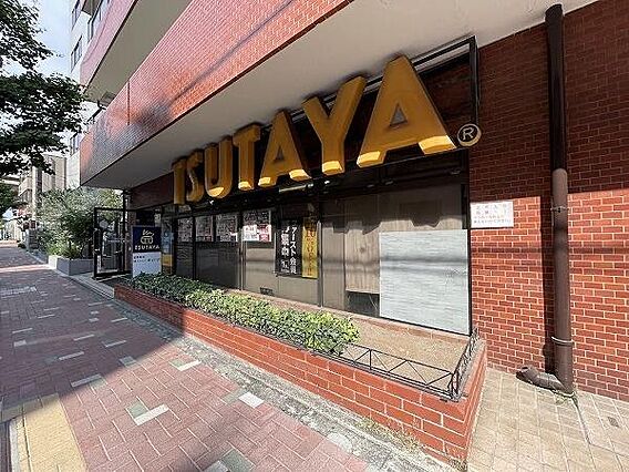 TSUTAYA...