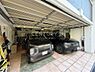 駐車場：北東側公道に面したシャッター付きガレージには二台駐車可能です