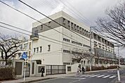 長岡京市立長岡中学校まで542m