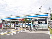 ローソン洛西口駅北店まで555m