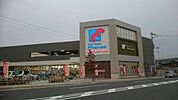 万代長岡京店まで605m