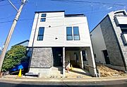 《外観》　■機能性とデザイン性を兼ねそろえた理想の住まい。美しい外観やくつろぎの室内空間にふさわしい素材・形・色彩、上質感に満ちております。