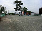 井田伊勢台公園まで569m、住宅に囲まれていますが、高台にあり見晴らしの良い公園です。簡易アスレチック付滑り台があります。
