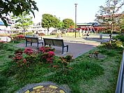 平戸中公園まで1035m、小さいお子さんであれば十分遊べる公園です。