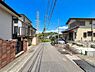 その他：《前面道路》　■道路と敷地はフラットな地形です。
