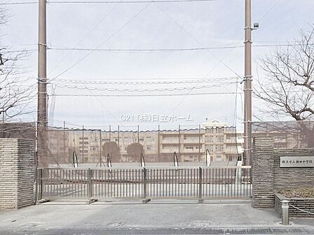 横浜市立潮田中学校まで498m