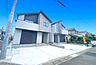 その他：《外観》　一戸建ての多いエリア、静かで落ち着いた雰囲気。シンプルで美しいフォルム空気までクリーンになるような佇まい。心地よいライフスタイルが実現できるそんな予感。