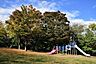 周辺：南本宿公園まで435m、雑木林、貸し農園、果樹園などあり自然の中の散策を楽しめます。桜がきれいです。