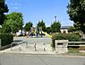 周辺：下倉田第三公園まで153m、複合滑り台などがあります。