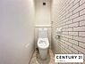 トイレ：寝室のある2階にもトイレを設置。夜中にわざわざ1階まで降りる手間がなく、足元の暗い夜でも安心です。朝の混雑時も2箇所あればゆとりを持って準備ができ、家族みんなが快適に過ごせます。