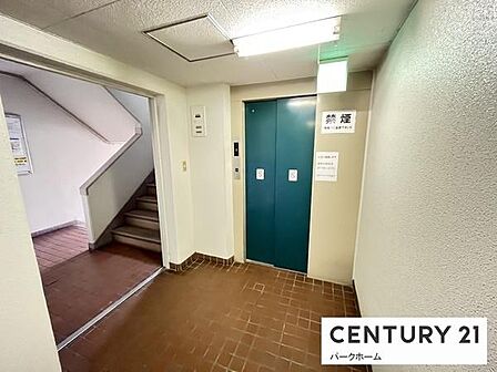 エレベーター1基です