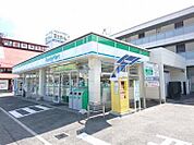 ファミリーマート浜寺石津町店まで261m
