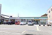 ファミリーマート泉大津北助松店まで381m