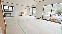 旭区上白根2丁目 4LDKのリビング/ダイニング