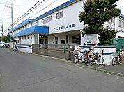 ひばり幼稚園まで614m、動植物に身近に触れられる自然豊かな園庭、心弾む遊具、知的好奇心を刺激する玩具や絵本に触れ、豊かな創造性を引き出します。