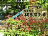 周辺：本町田ひばり公園まで1152m、大きな木に囲まれそこに遊具が配置されている公園です。木をぬうように砂場とブランコがあり、滑り台や雲で遊ぶこともできます。
