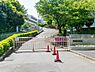 周辺：横浜市立上寺尾小学校まで492m