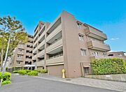 《外観》　■家族みんなが落ち着ける場所。明るい空間で心も暖か、朝から爽やかな気分。寝る時も包みこまれるようにふんわりと。家にいることが心と体に優しい暖かな暮らし。
