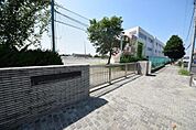 横浜市立中和田小学校まで898m、1892年創立　共に育つ中和田