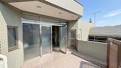 外観：《外観》　■機能性とデザイン性を兼ねそろえた理想の住まい。美しい外観やくつろぎの室内空間にふさわしい素材・形・色彩、上質感に満ちております。
