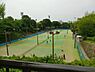 周辺：三ツ沢公園まで617m、ニッパツ三ツ沢球技場や、陸上競技場、テニスコート、馬術練習場、平沼記念体育館、県立スポーツ会館など多様な運動施設がある。