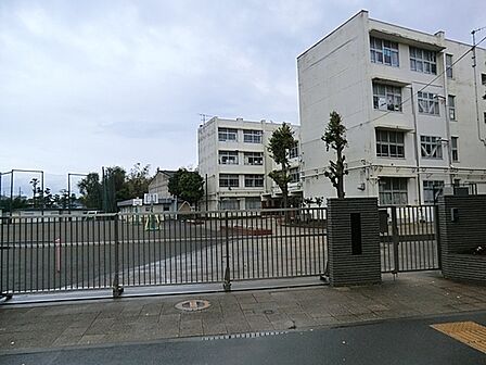 横浜市立勝田小学校まで485m