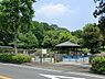 周辺：王禅寺ふるさと公園まで1300m、多目的広場、芝生広場、遠見の広場、多摩川をイメージした流れ、自然林を生かした散策道、富士山を眺望できる展望広場等がある。