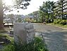 周辺：芹が谷2丁目公園まで680m、公園の表札には犬がシンボルになっていて、地元の小学生も多く訪れています。