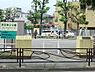 周辺：渡田第二公園まで608m、三角形の敷地に作られた公園。滑り台やブランコや砂場や鉄棒などの定番遊具だけでなく、珍しい形をしたシーソーでも遊べますよ。