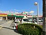 周辺：ヨークマート花野井店まで695m