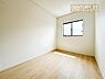 子供部屋：住まう方でカスタマイズしていただけるシンプルなデザインの内装。
