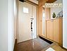 玄関：ミラー付きシューズBOXで玄関をきれいにお使いいただけます。