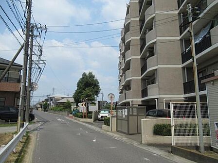 西側公道。