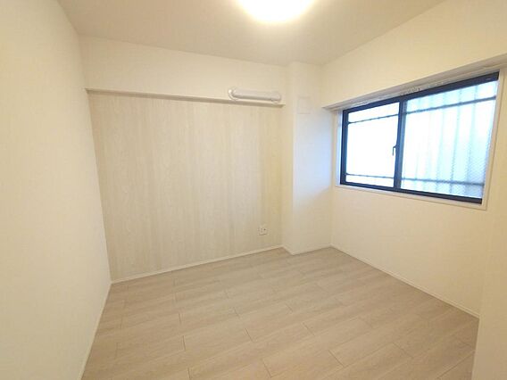 玄関横の洋室は...