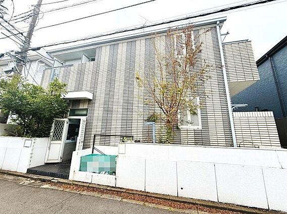 落ち着いた色合...