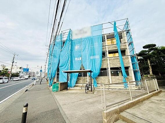 現地は歩道が広...