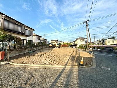 外観:落ち着いた住宅街の中に位置する整形地です。周囲には整った街並みが広がっています。前面道路が広く車の出入りもスムーズです。 外観:落ち着いた住宅街の中に位置する整形地です。周囲には整った街並みが広がっています。前面道路が広く車の出入りもスムーズです。