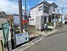 その他：前面道路は幅があり車両の通行にも対応した環境です。現地は角地に位置しており日当たりも確保しやすい立地となっています。周辺は住宅が並ぶエリアで落ち着いた雰囲気が感じられます。